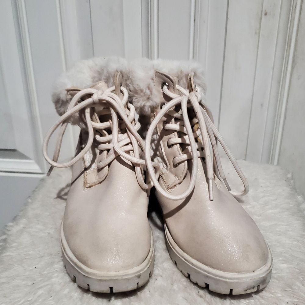 Girls BCBG Boots Cream Fur-Lined Kids Boots - Picture 4 of 7